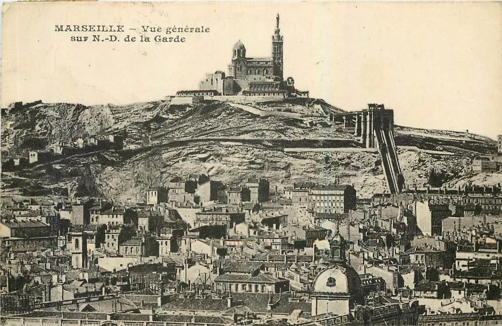 MARSEILLE — Vue générale sur N.-D. de la Garde - Recto