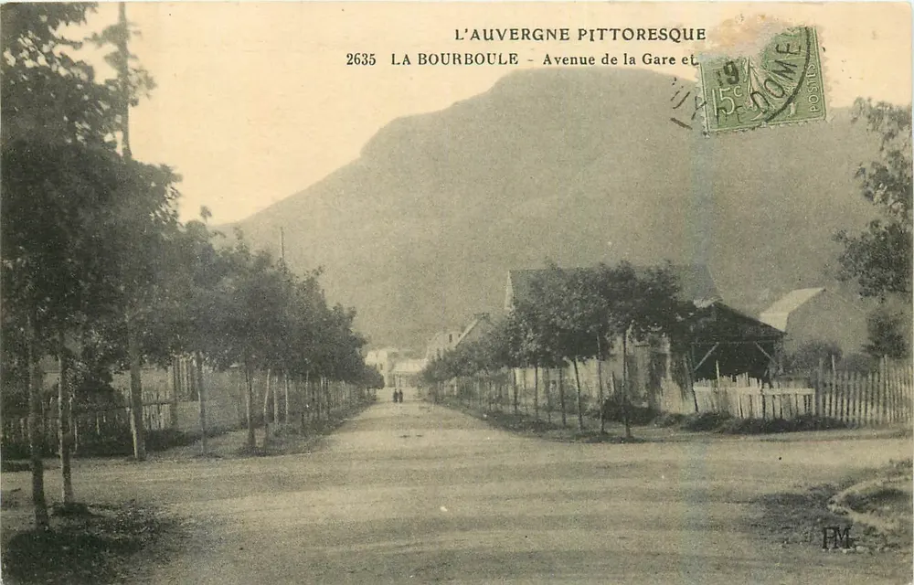 La Bourboule — Avenue de la Gare — Pittoreske Auvergne — Verlag PM, Nr. 2635 - Vorderseite