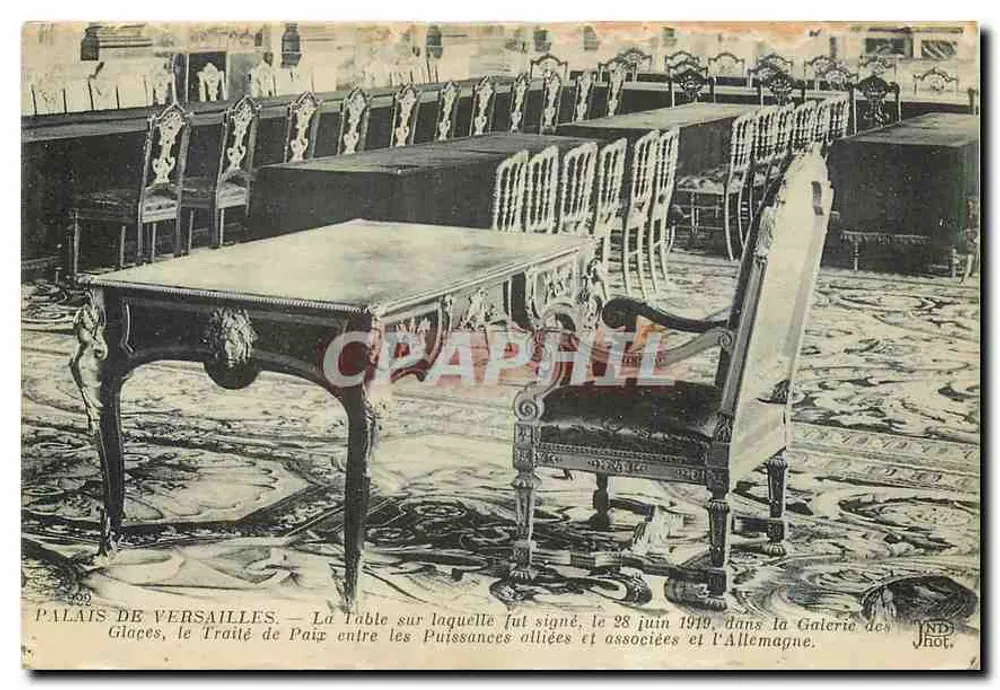 Palais de Versailles — La Table sur laquelle fut signé, le 28 juin 1919, dans la Galerie des Glaces, le Traité de Paix entre les Puissances alliées et associées et l'Allemagne — JND Phot. - Recto
