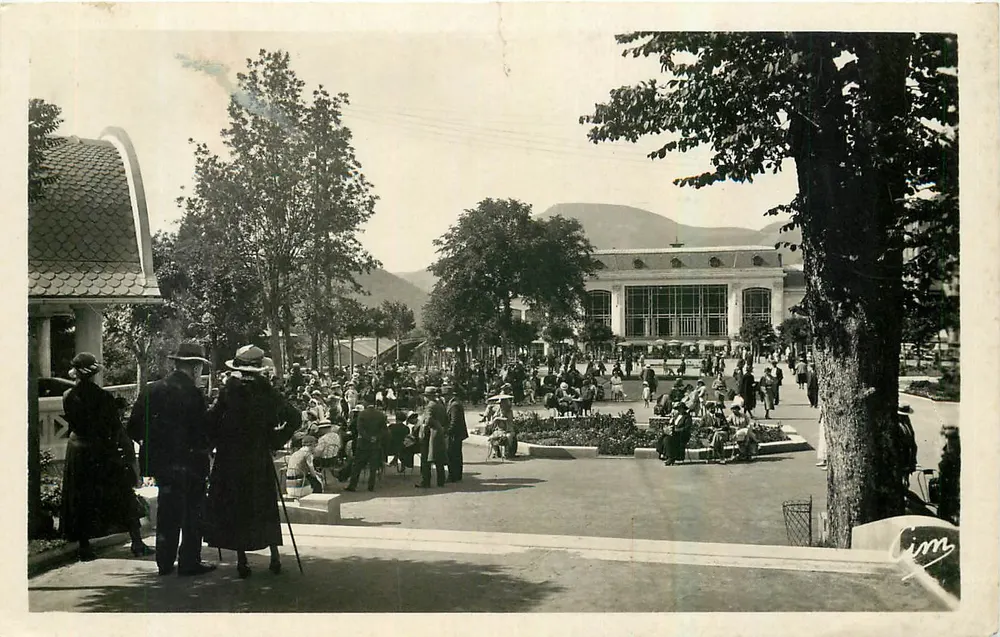 Le Casino et le Parc — Le Mont-Dore (P.-de-D.) — éditeur Jim - Recto