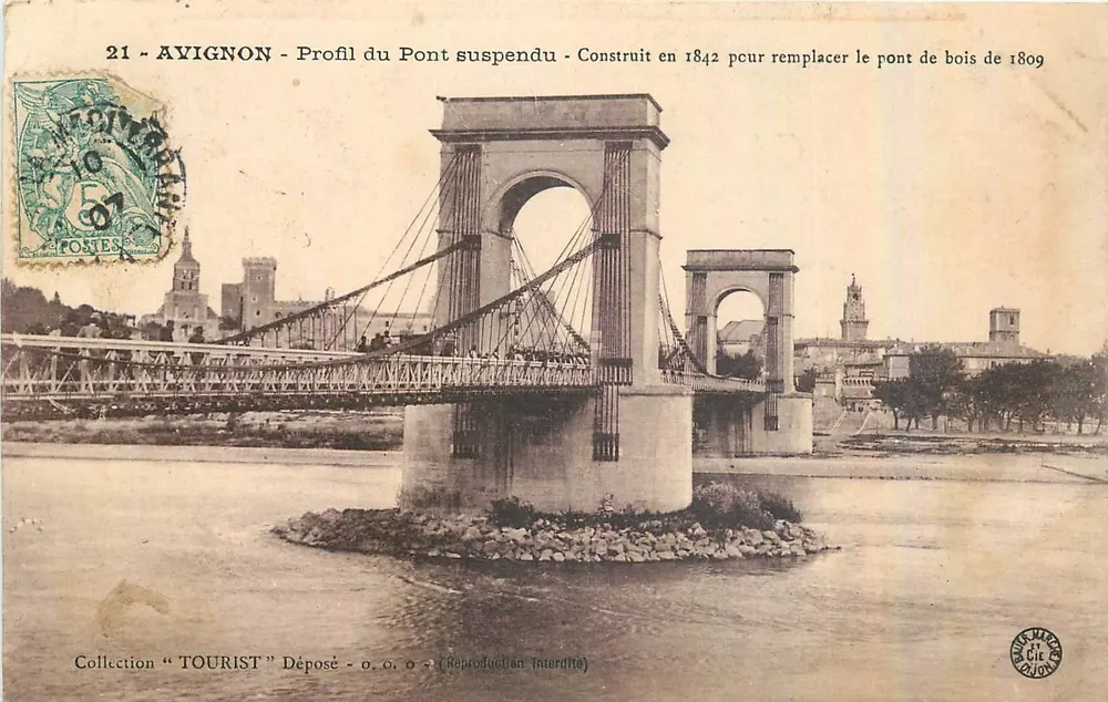 Avignon - Perfil do Ponte suspensa - Construído em 1842 para substituir o ponte de madeira de 1809 - Frente