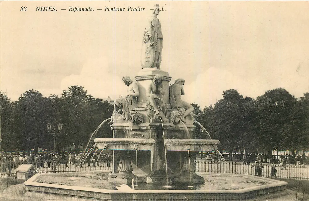 Nîmes — Esplanade — Fontaine Pradier — LL. - Frente