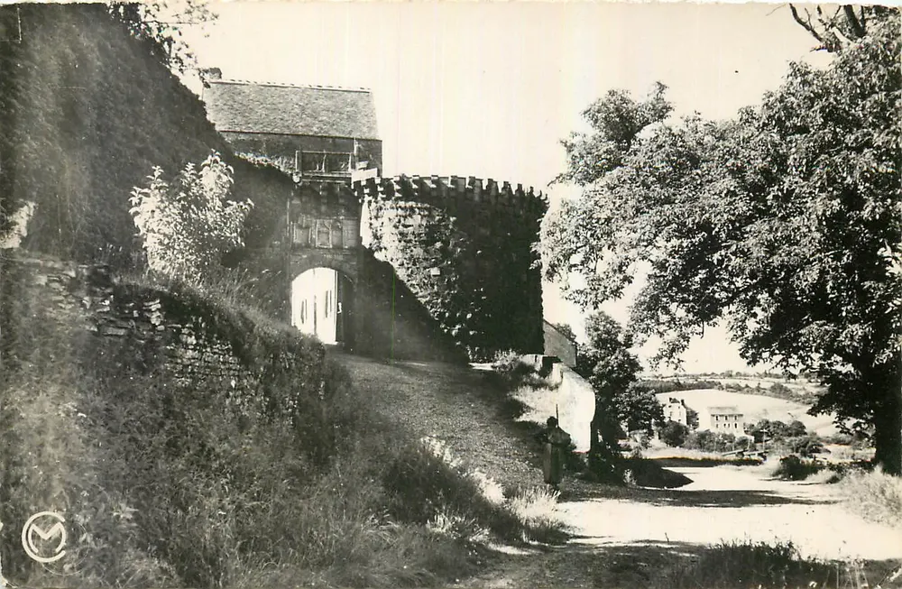 Vézelay (Yonne) — A porta nova — Photo Collin (Testemunho) - Frente