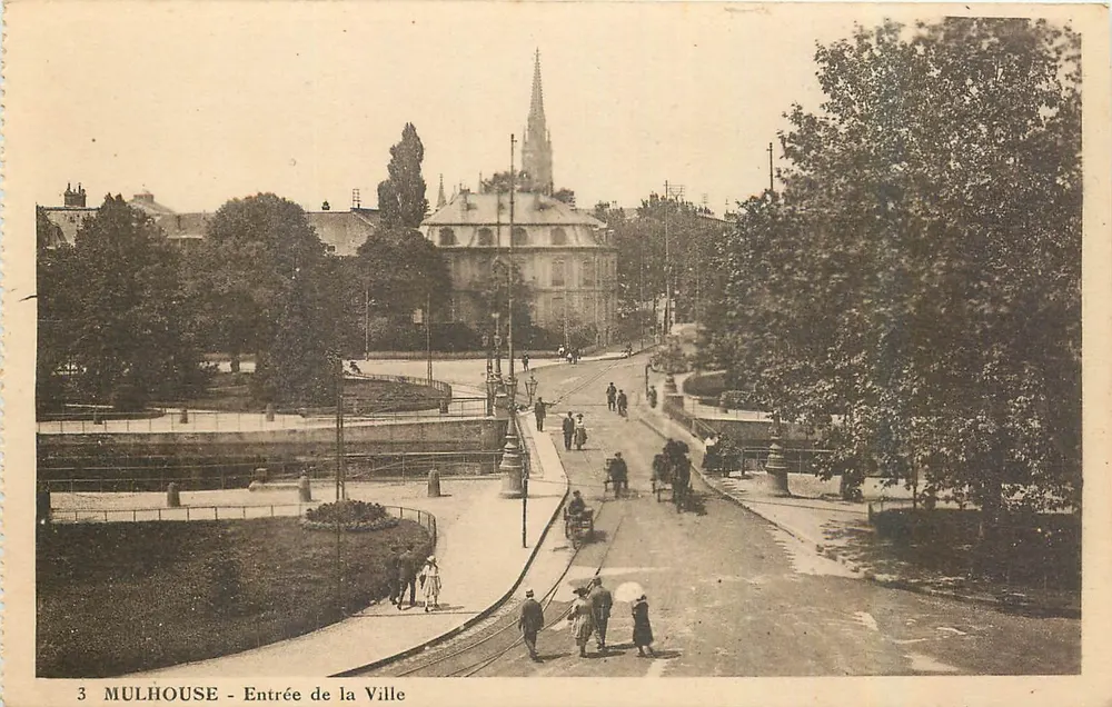 Mulhouse - Entrada a la Ciudad — vista de la plaza con la catedral — editor J. Barthe, Mulhouse, n°3 - Anverso