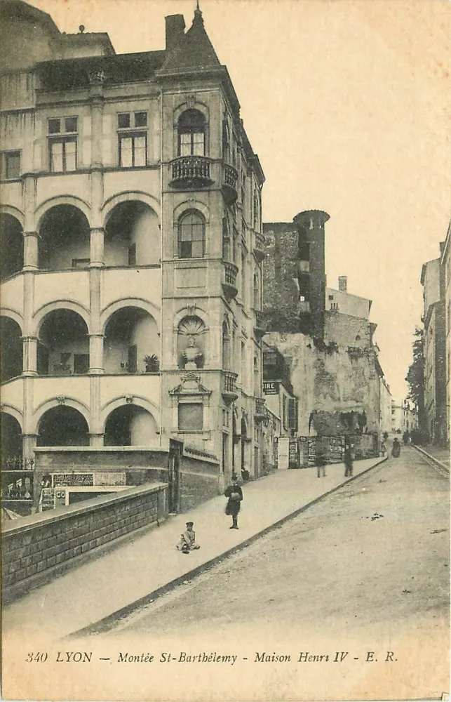 LYON — Subida de St-Barthélémy — Casa Henri IV — E. R. — n°340 - Frente