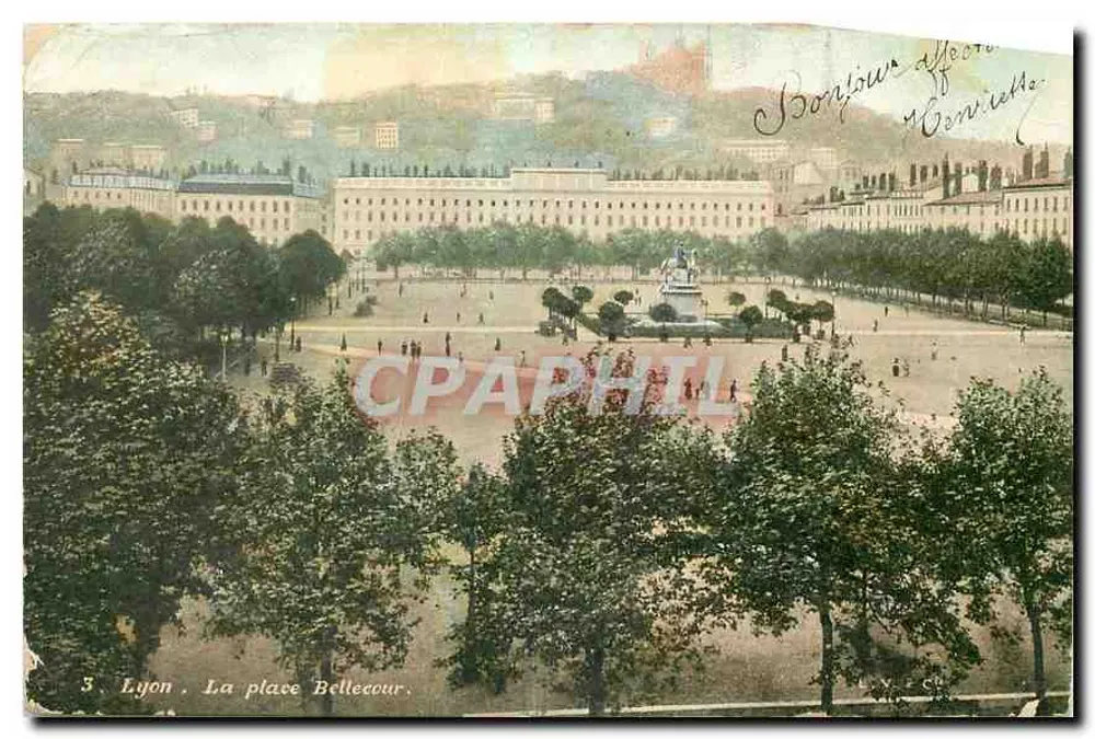 Lyon. A place Bellecour — vista panorâmica com fonte e edifícios — editor Aqua-Photo L.Y. & Cie, n°3 - Frente