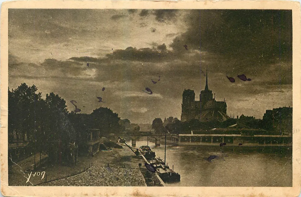 Crepúsculo sobre Notre-Dame — Paris — Edição YVON, série 100 - Frente