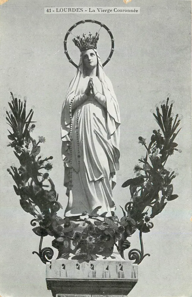 LOURDES - A Virgem Coroada — série 41 — editor Grands Magasins du Monde Catholique, M. Romain - Frente