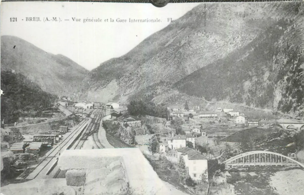 BREIL (A.-M.) — Vue générale et la Gare Internationale — FL. - Recto