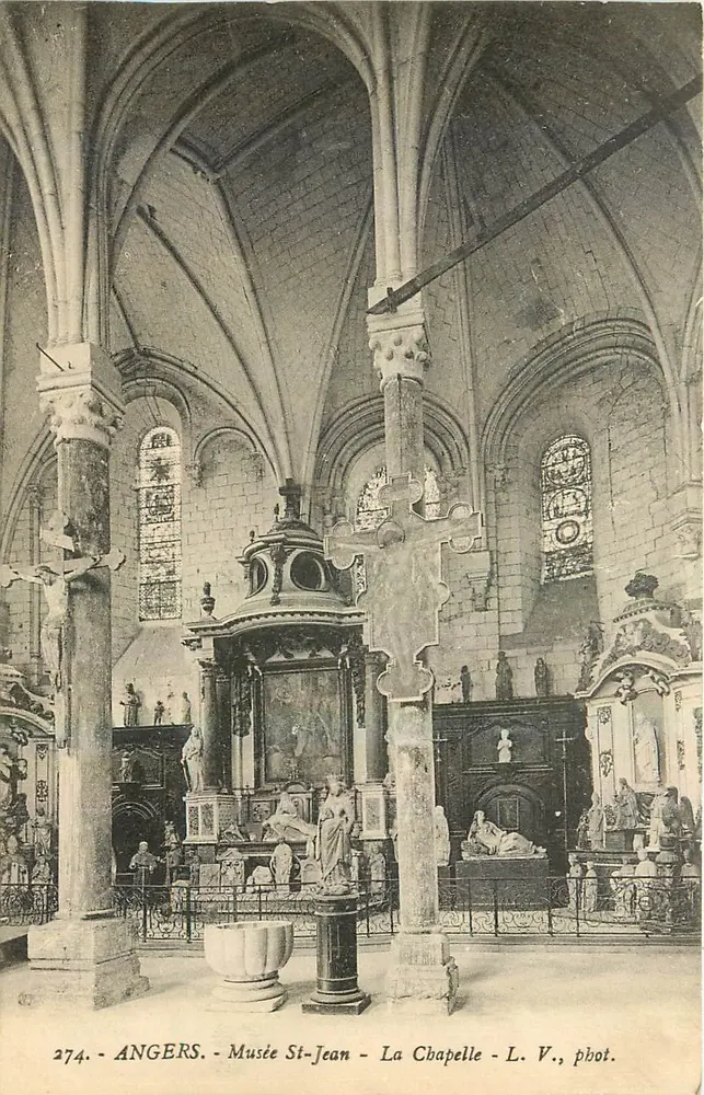 Angers - Museu Saint-Jean - A Capela — L. V., fot. - Frente