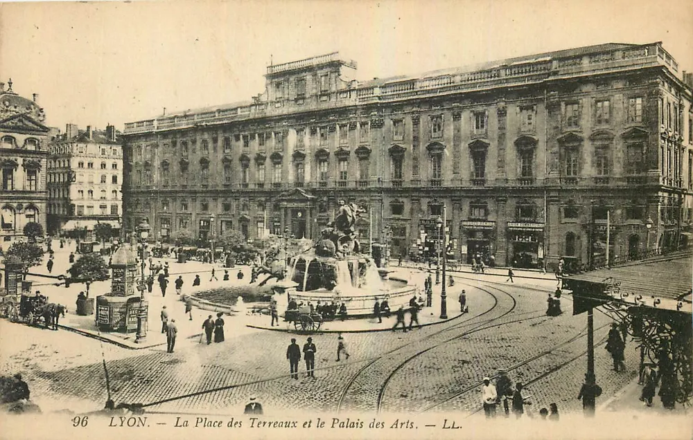 LYON — Place des Terreaux und das Palais des Arts — LL. — Nr. 96 - Vorderseite