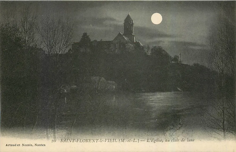 Saint-Florent-le-Vieil (M.-et-L.) — Ansicht der Kirche bei Mondlicht — Artaud et Nozais, Nantes - Vorderseite