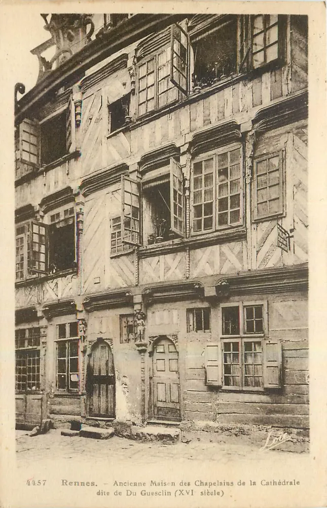 Rennes — Ehemaliges Haus der Kaplanen der Kathedrale genannt Du Guesclin (16. Jahrhundert) - Vorderseite