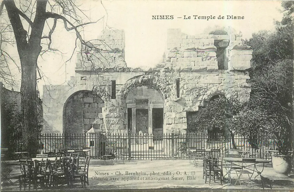Nîmes — O Templo de Diana — Ch. Bernheim, fot.-edit. O.A. - Frente