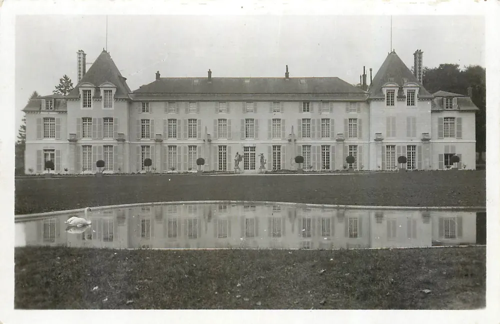 Rueil - Castelo de Malmaison — Fachaada Lado Oeste — René Gallois (S.-&-O.) - Frente