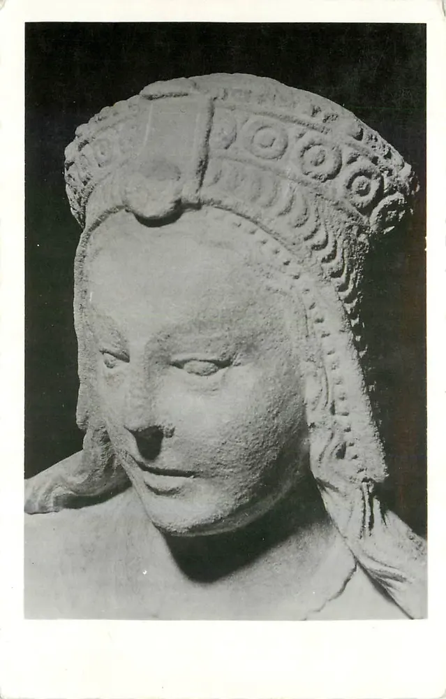 Statue von Guiry-en-Vexin — Detail einer Steinstatue aus dem 16. Jahrhundert — Musée Archéologique de Guiry-en-Vexin - Vorderseite