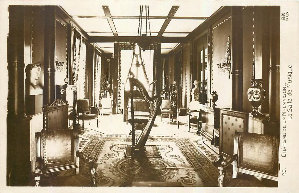 Schloss La Malmaison — Musikzimmer — AJN Paris - Vorderseite