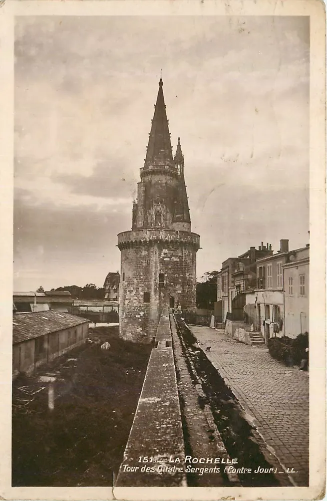 La Rochelle — Ansicht der Tour des Quatre Sergents (Gegenlicht) — LL - Vorderseite