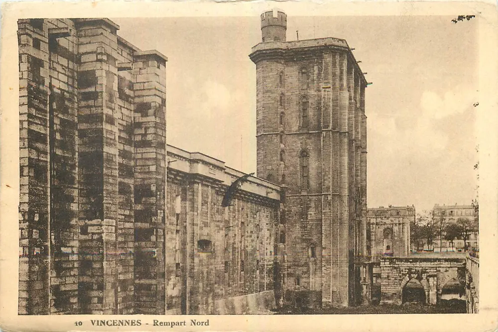 Vincennes - Rempart Norte — vista dos muros e torre — editado por Les Amis de Vincennes, n° 40 - Frente