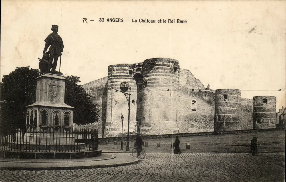 Angers — O Castelo e o Rei René — Nourvères Galeries, Angers - Frente
