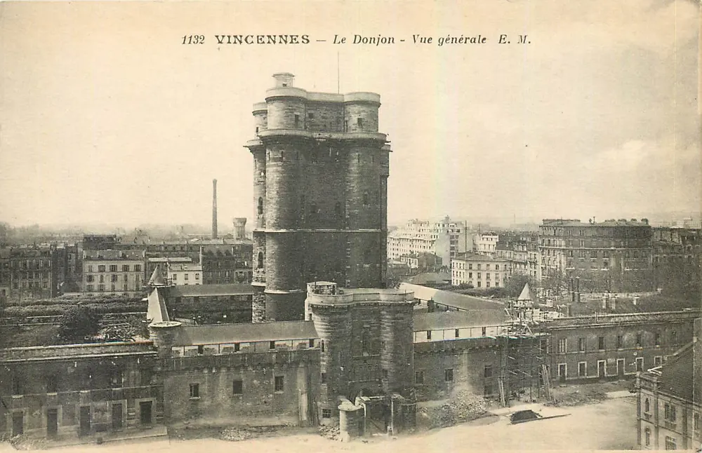 Vincennes — O Donjon — Vista geral — E.M. n°1132 - Frente