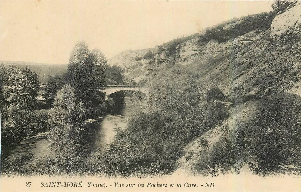 Saint-Moré (Yonne) — Vue sur les Rochers et la Cure — ND - Recto