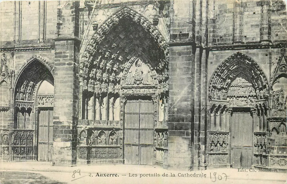 Auxerre — Os portais da Catedral — Edit. Ch. Montheret - Frente