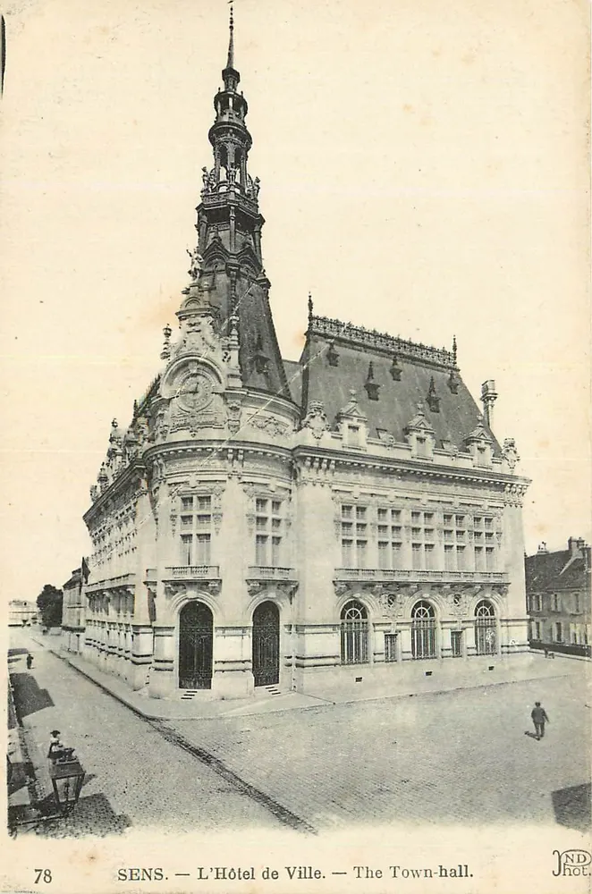 SENS — O Hotel de Ville — The Town-hall - Frente
