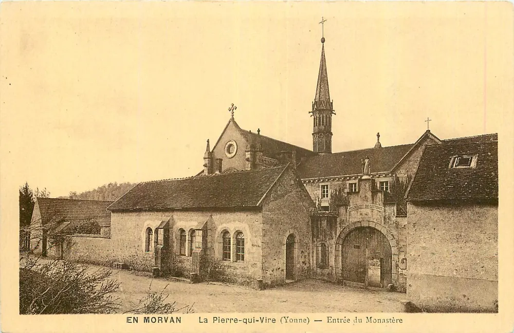 La Pierre-qui-Vire (Yonne) — Entrée du Monastère — En Morvan - Recto