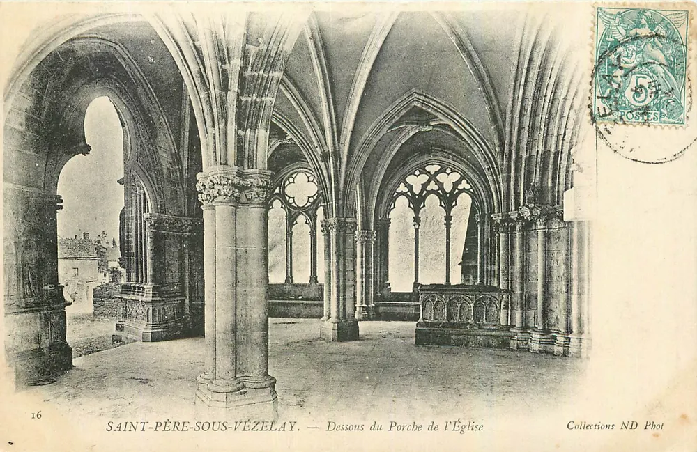 Saint-Père-sous-Vézelay — Unter dem Portal der Kirche — Collections ND Phot - Vorderseite