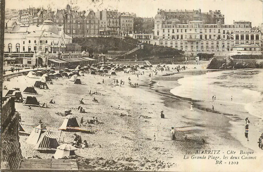 Biarritz - Côte Basque, La Grande Plage, die beiden Casinos — BR - 1202 - Vorderseite