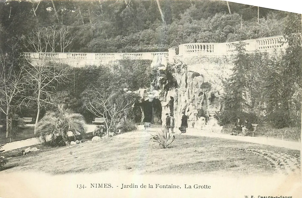 Nîmes - Jardin de la Fontaine, Die Höhle — B. F. Chalon-sur-Saône, Nr. 134 - Vorderseite