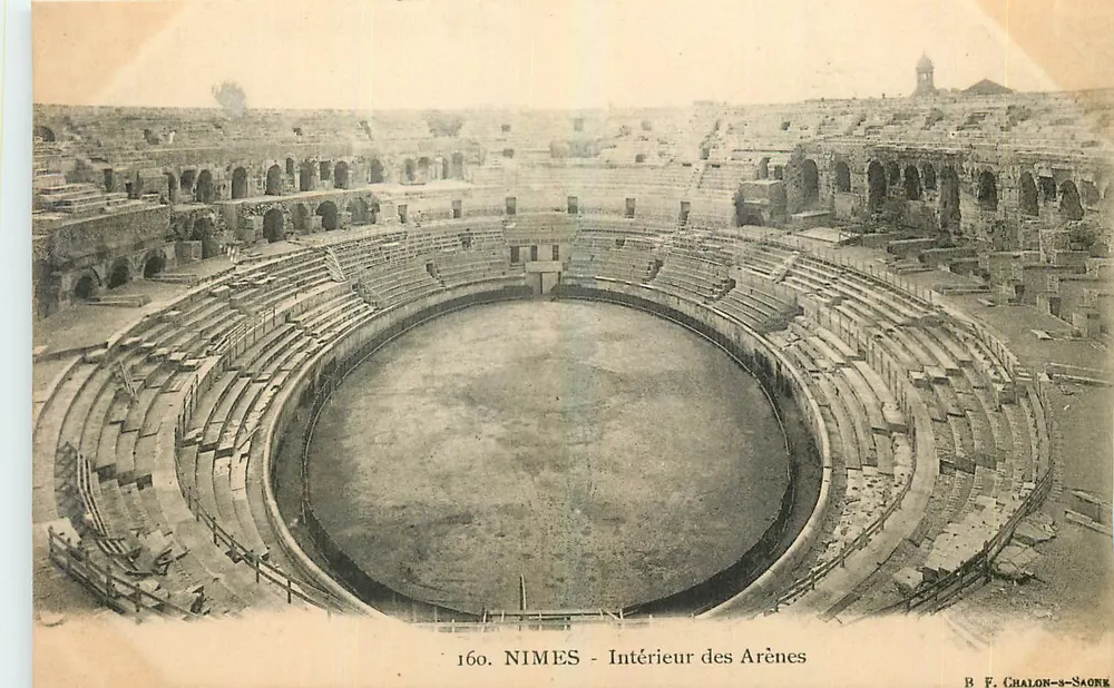 NIMES - Interior das Arênes — vista panorâmica dos gradis romanos — B. F. Chalon-s-Saône, n° 160 - Frente