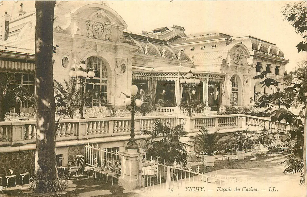 Vichy — Facha da Casa de Baile — LL. - Frente