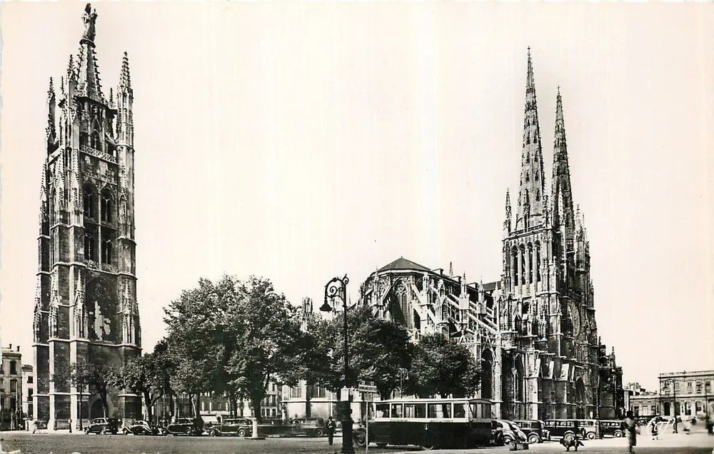 Bordeaux — Die Kathedrale und die Tour Pey-Berland — Réal-Photo - Vorderseite