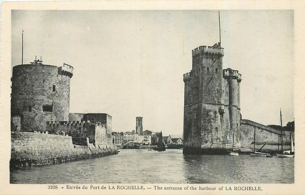 Entrance to the Port of LA ROCHELLE — 3208 — Publisher not visible - Front