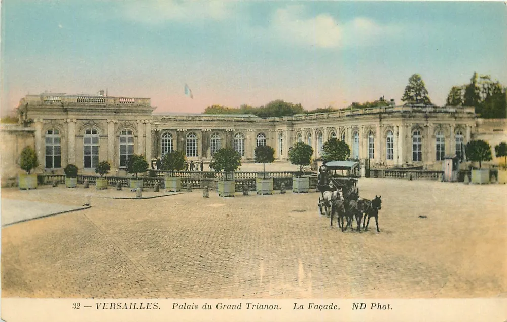 Versailles — Palácio do Grande Trianon. A Fachada — ND Fot. n°32 - Frente