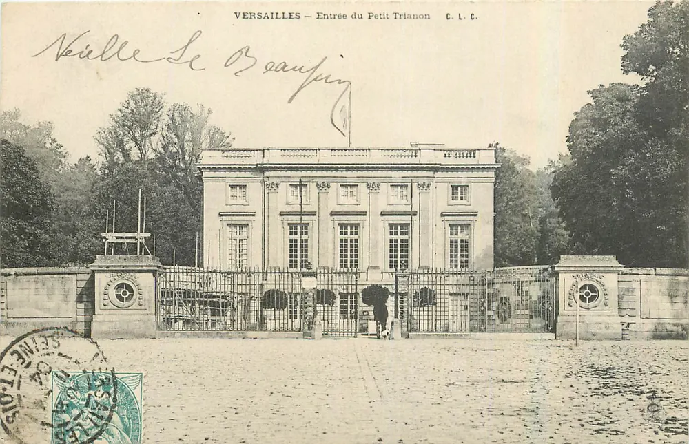 Versailles — Entrada do Petit Trianon — C.L.C. - Frente
