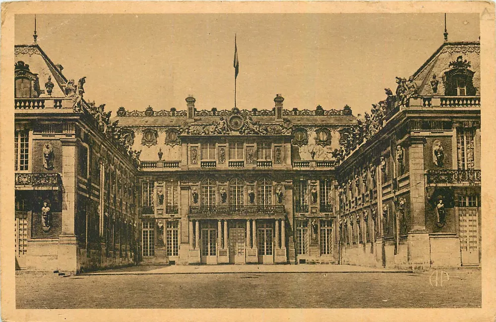 Versailles — O Castelo, A Cour de Marbre — E. Papeghin, n°6 - Frente