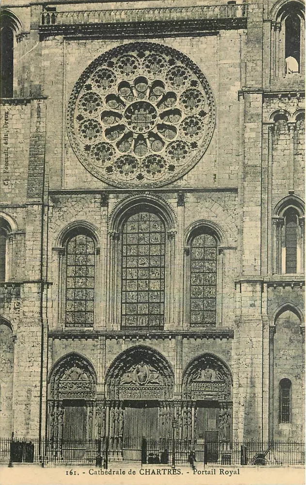Catedral de CHARTRES - Portal Real — vista da fachada com roseira — editor Ch. Focant, s.l. n°161 - Frente