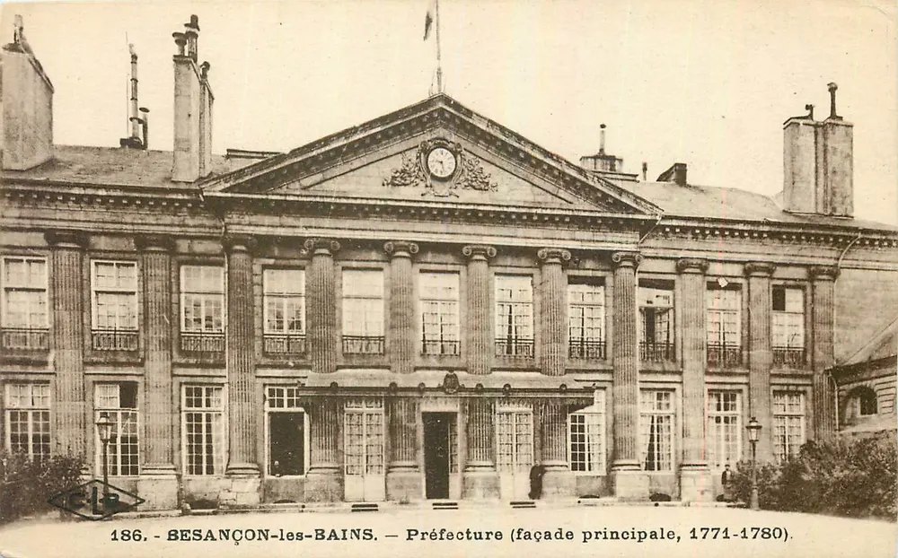 Besançon-les-Bains — Prefeitura (fachada principal, 1774-1780) — Editor C. Bander - Frente