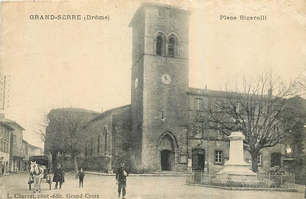 Grand-Serre (Drôme) — Place Bizarelli mit Kirche und Denkmal — L. Charvat, phot-édit. Grand-Croix - Vorderseite