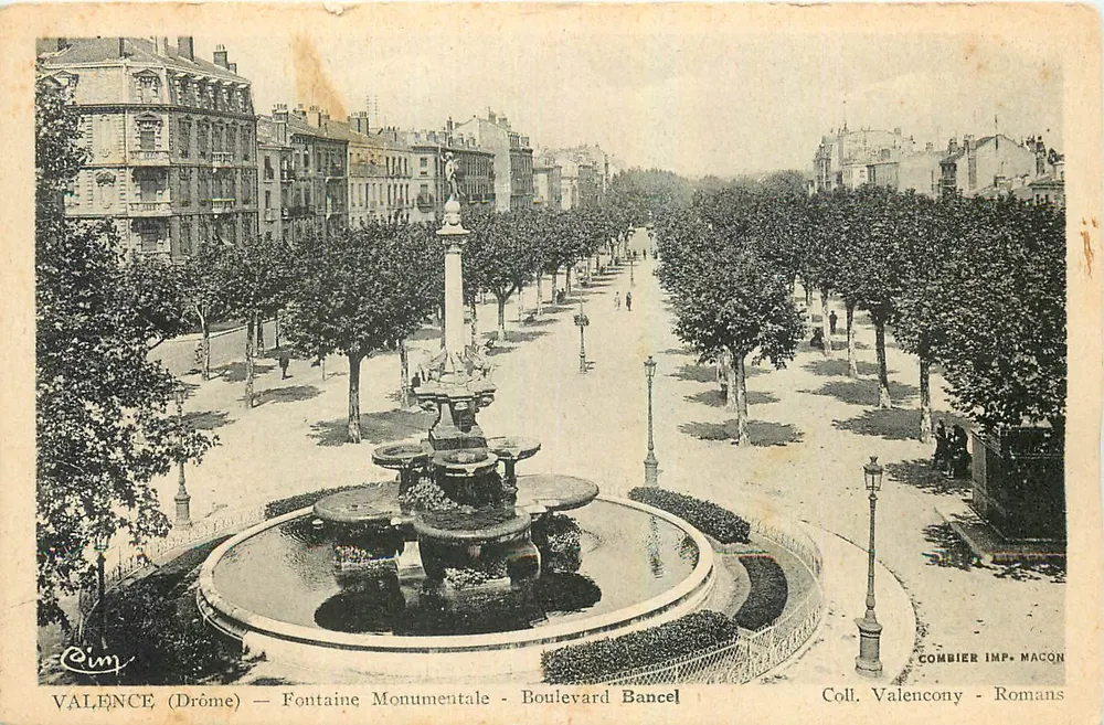 Valence (Drôme) — Fuente monumental - Boulevard Bancel — Combier Imp. Romans - Anverso