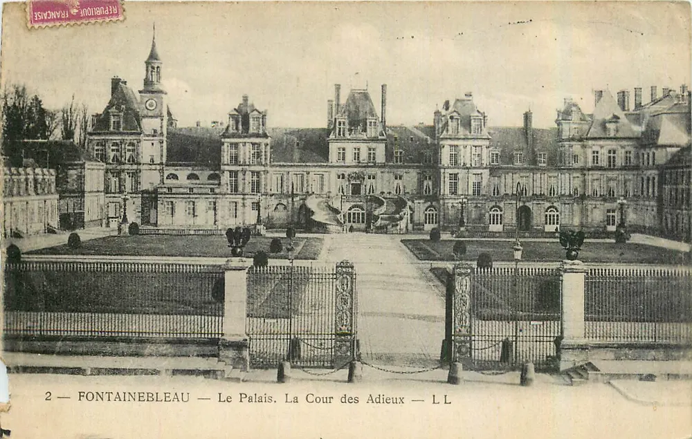 Fontainebleau — Das Schloss. Die Cour des Adieux — LL - Vorderseite