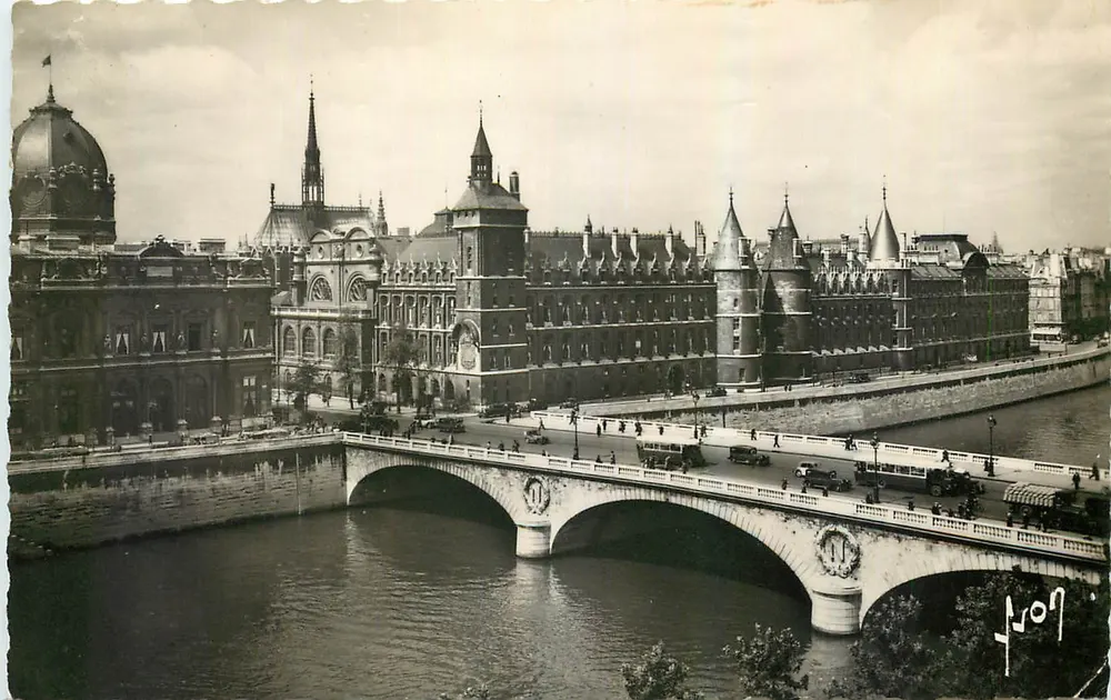 Paris — Le Palais de Justice et le Pont au Change — Éditions d'Art Martel, Paris - Recto