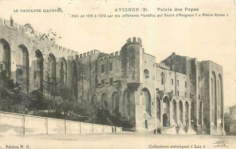 Avignon (3). Palácio dos Papas — Construído de 1315 a 1370 pelos diferentes Papas que fizeram de Avignon a « Altera Roma » — Edição N.G. - Frente