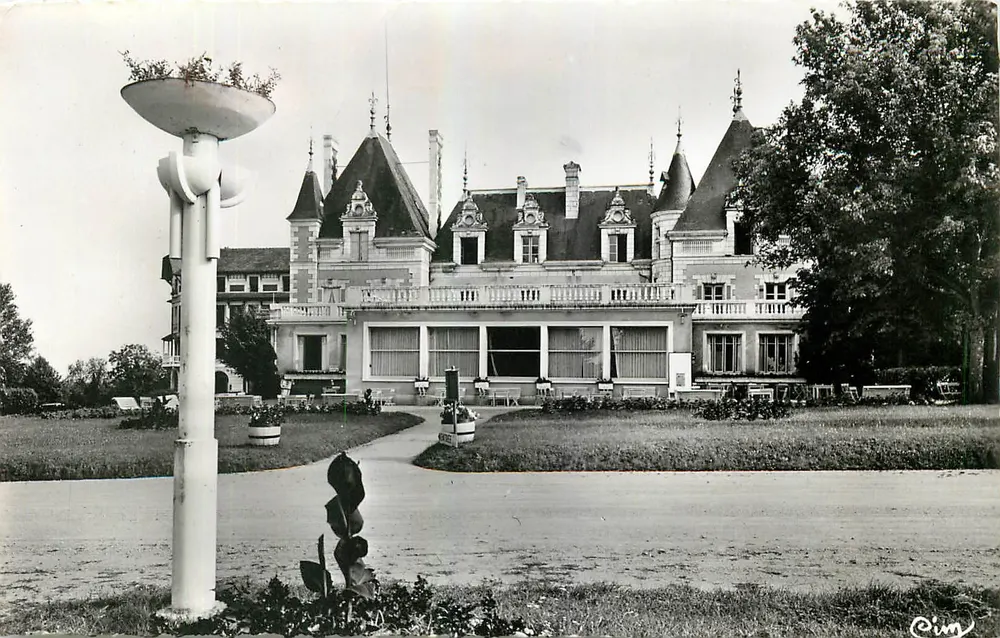 Schloss La Roche-Posay — Das Casino — La Vienne Touristique - Vorderseite