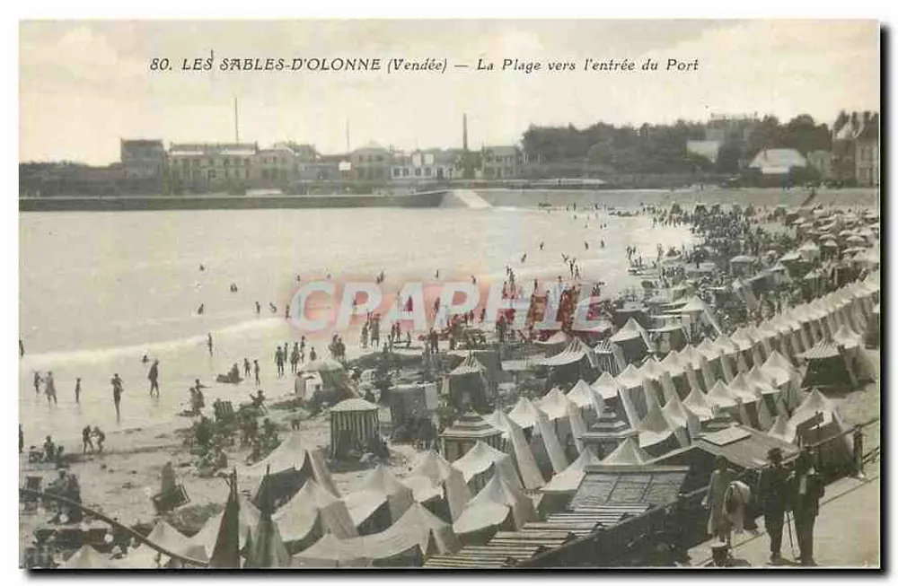 Les Sables-d'Olonne (Vendée) — Der Strand in Richtung Hafen-Eingang - Vorderseite