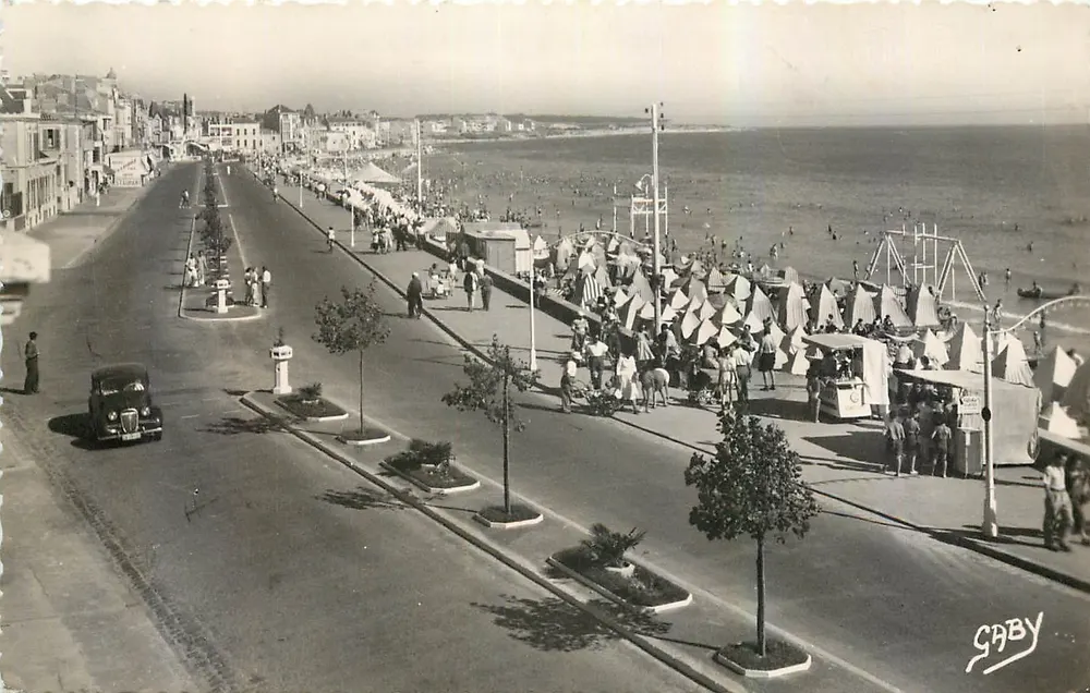 Les Sables-d'Olonne (Vendée) — Der Damm und der Strand — Editions Gaby - Vorderseite