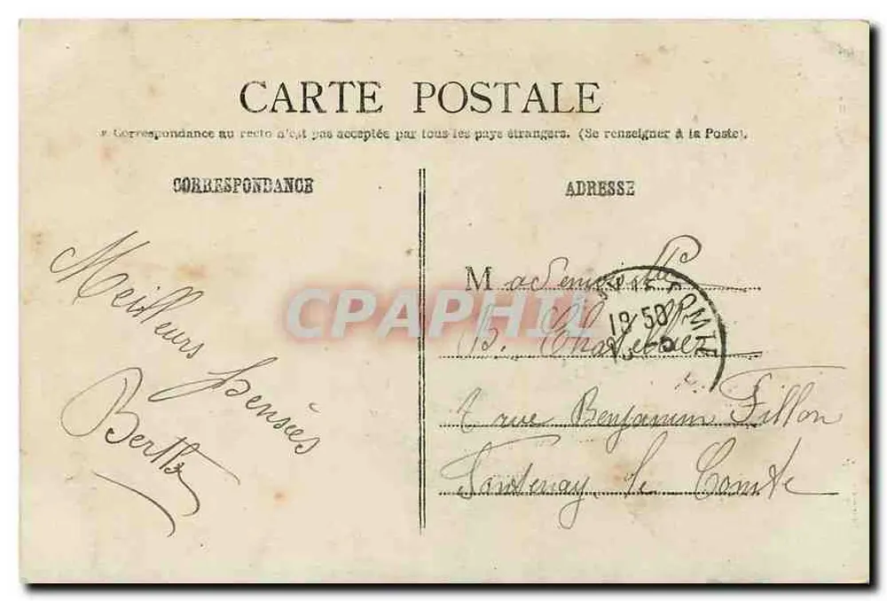 Jovem mulher segurando uma carta com o Arco do Triunfo — editor J.K. n°499 - Verso